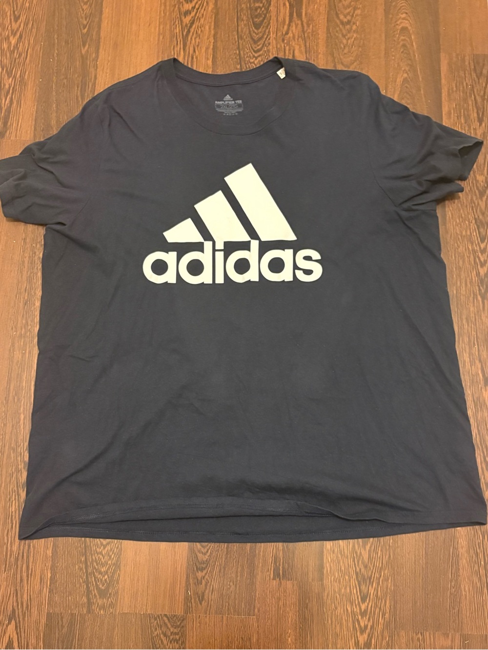 Men Adidas shirt size 2xl (Cart K-113)